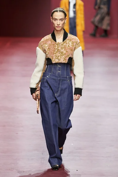 Look 61